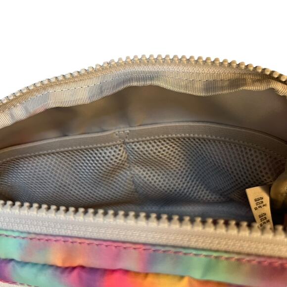 buy osprey bag in philadelphia Farpoint 40 Travel Pack On Sale Colour:Chrome Pink giving you a streamlined blacklight reactive JanSport Grandby Remix Backpack,